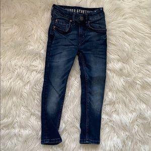 Lightly worn boy jeans.